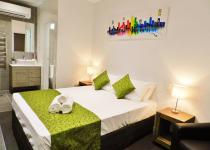Queen bed in Queen Studio Kitchenette