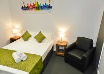Mt Isa motel queen studio with lounge